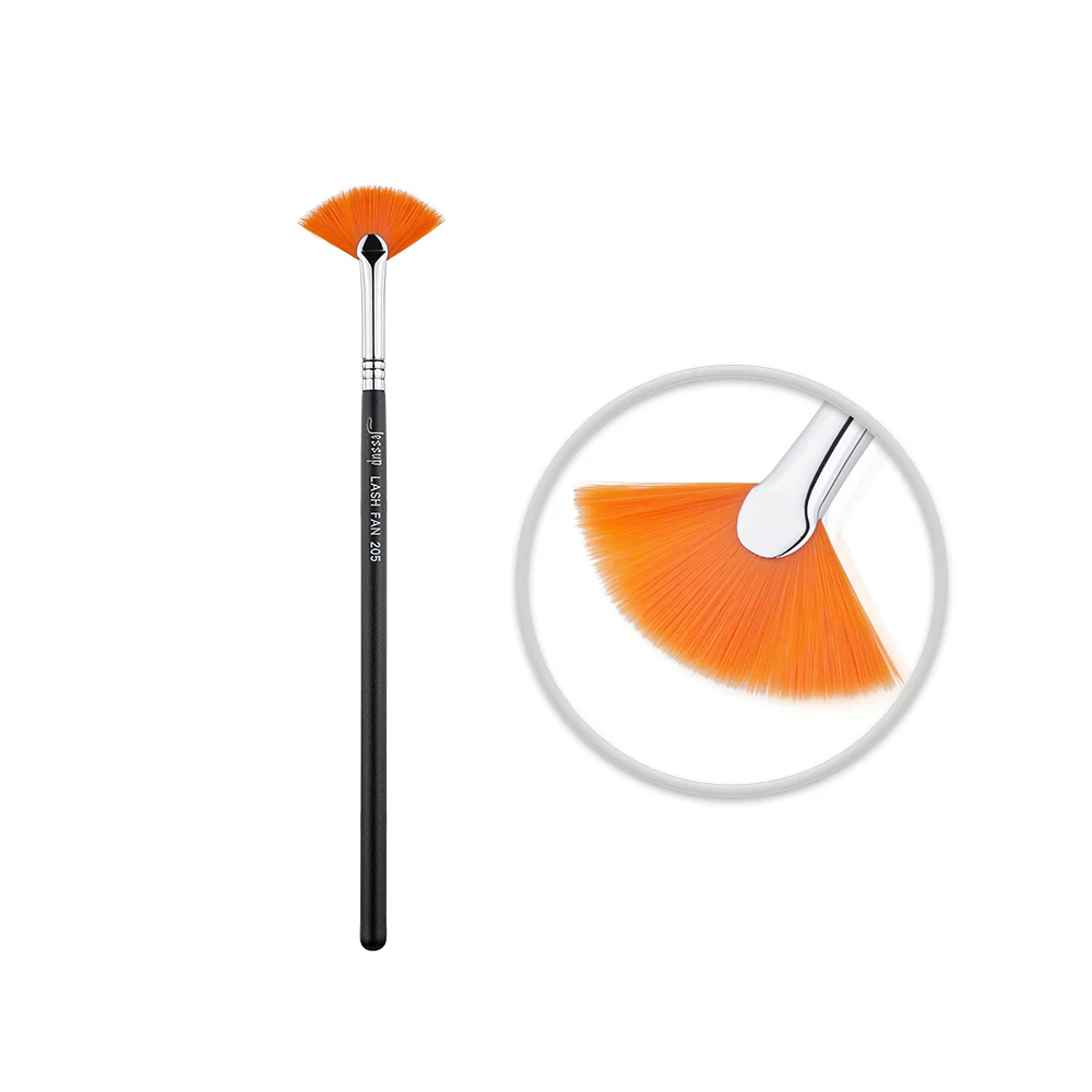 Lash Fan Makeup Brush 205 