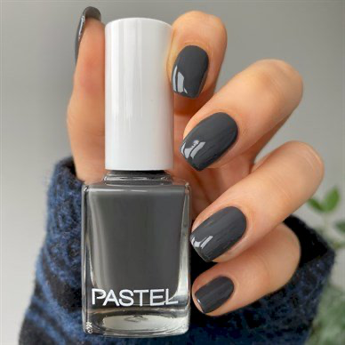 PASTEL NAIL POLISH 