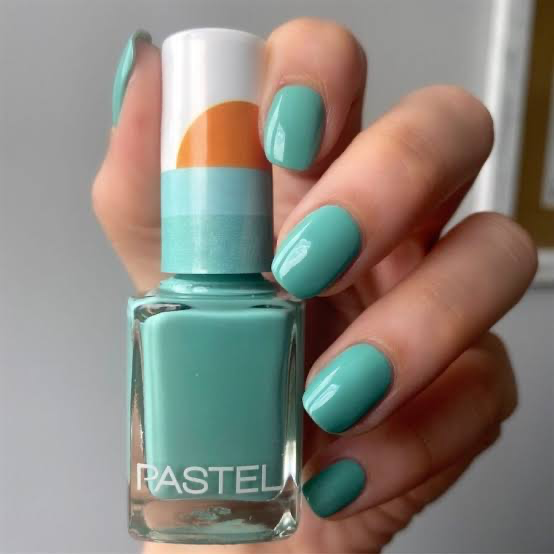 PASTEL NAIL POLISH 