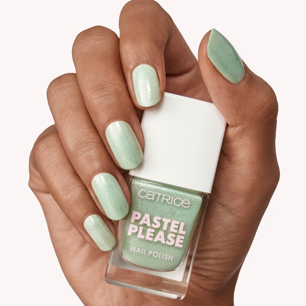 طلاء أظافر باستيل بليز من كاتريس