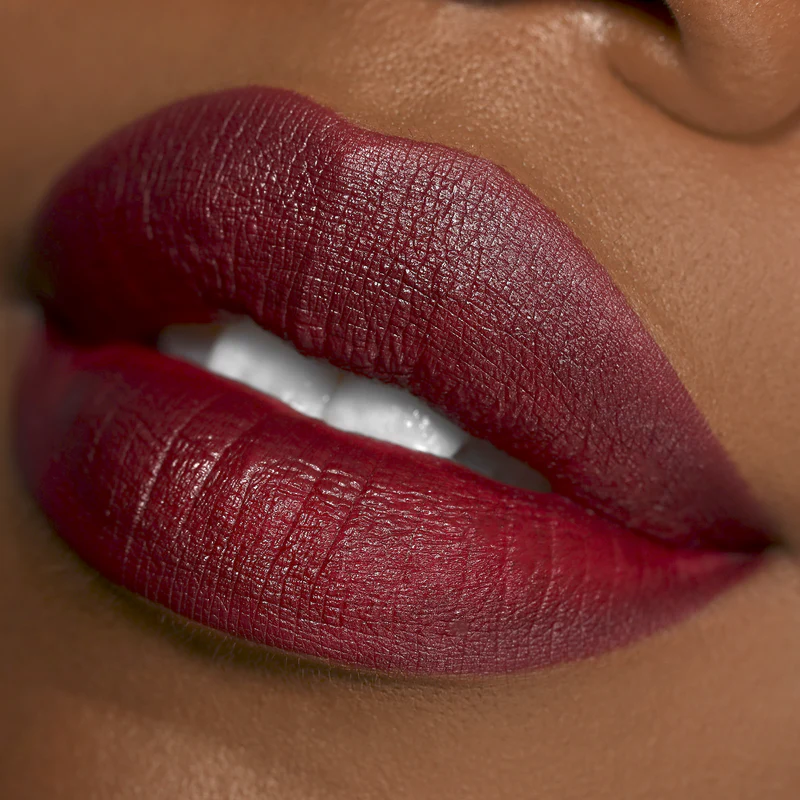 أحمر شفاه طويل الثبات من اوفرا