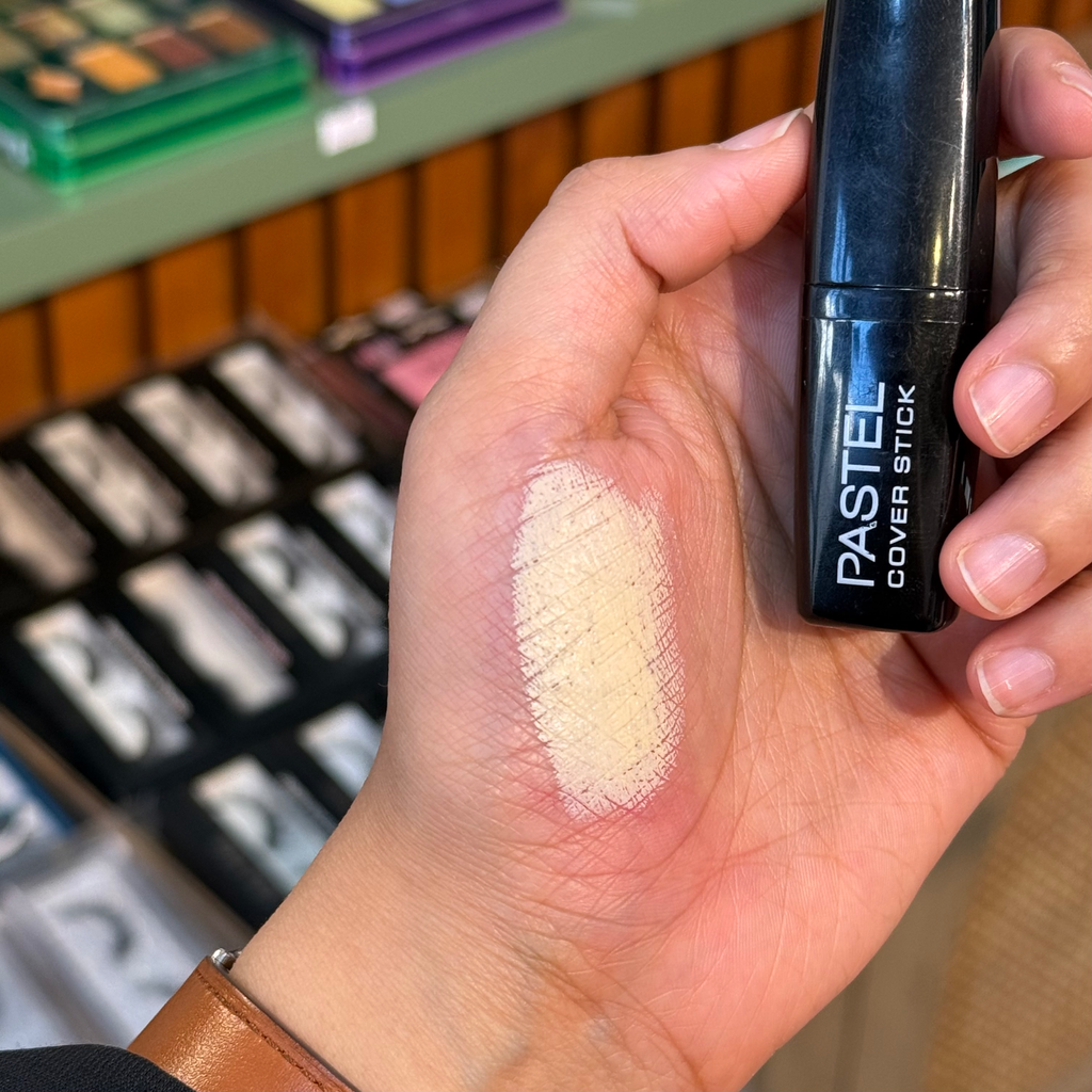 كڤر ستيك خافي عيوب من باستيل 