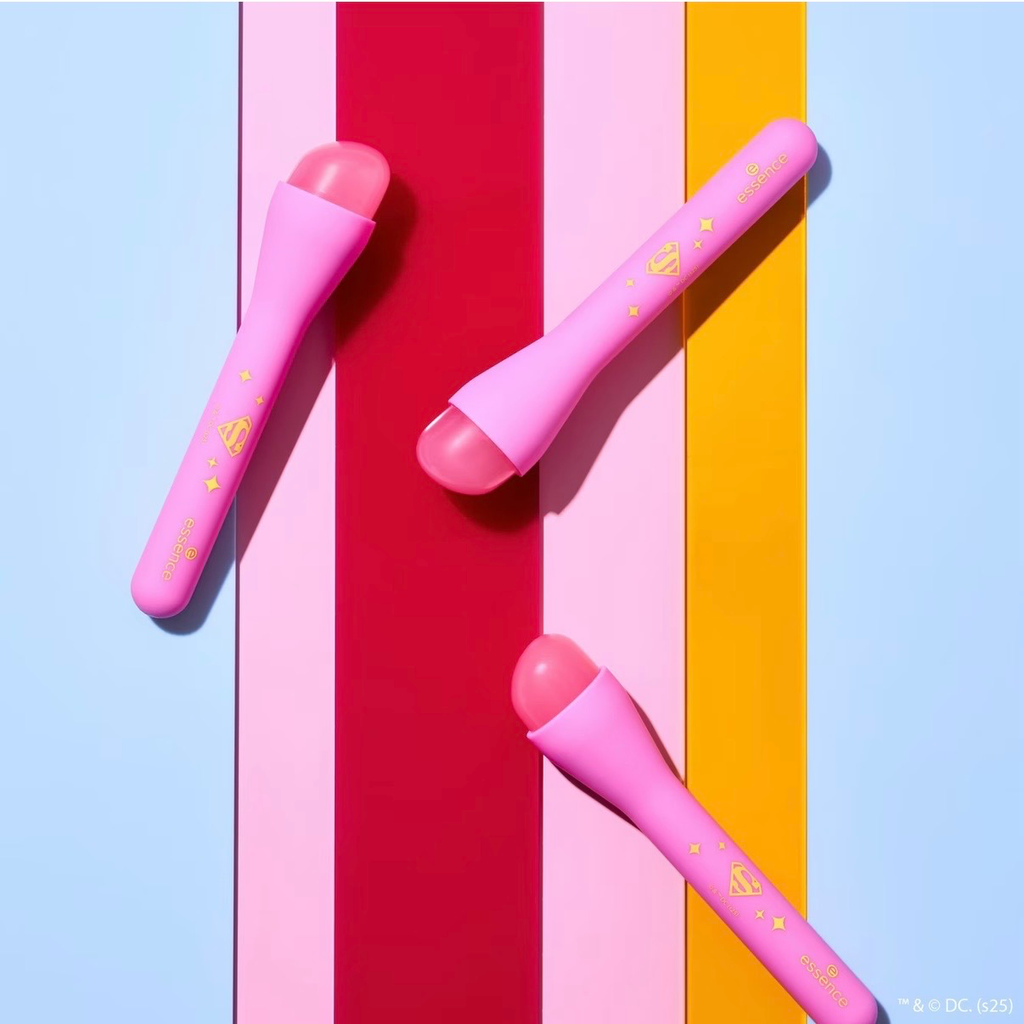 Essence Superman silicone blush brush